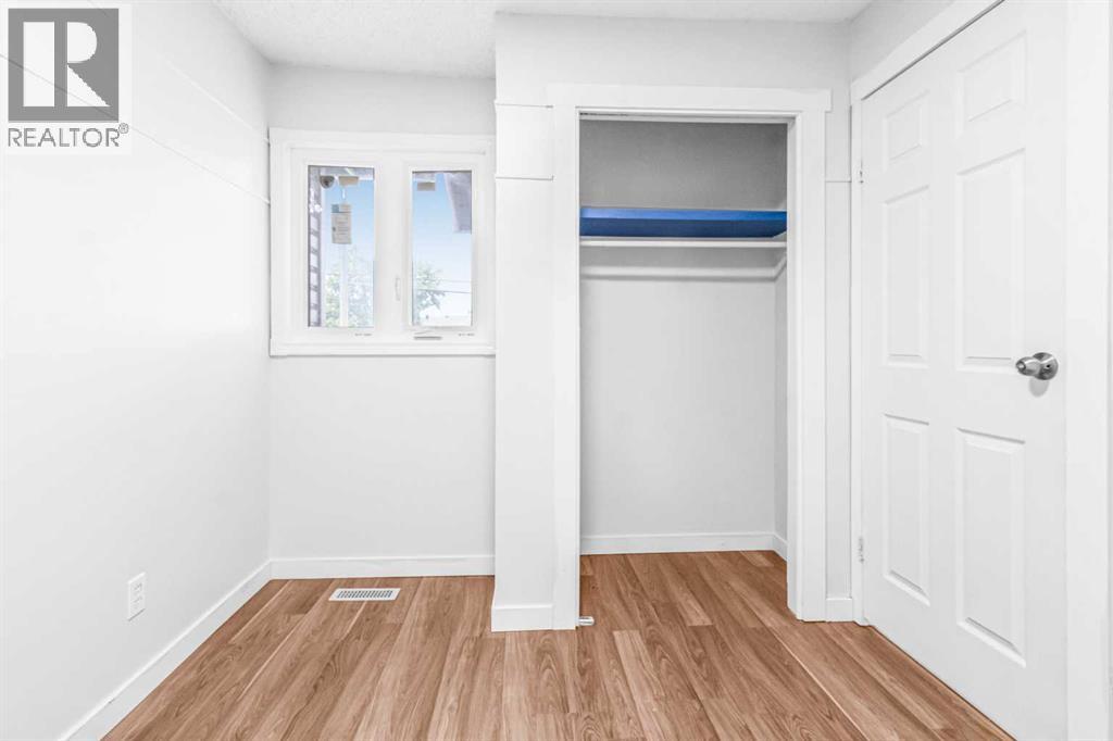 Single Family House for Sale in  Falshire Terrace NE Falconridge Calgary 