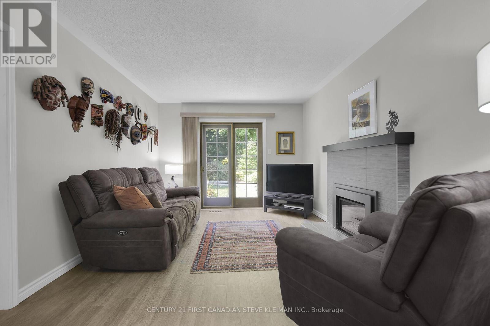 Photo 3 of 96 Meridene Crescent W, London North ON