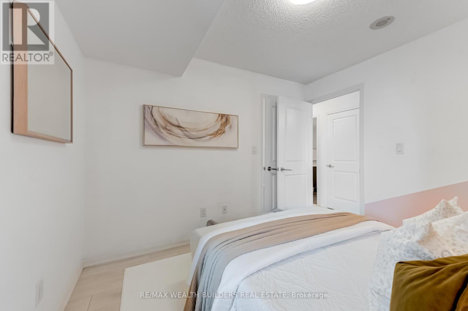 Photo 3 of 2322 400 Adelaide Street E, Toronto ON