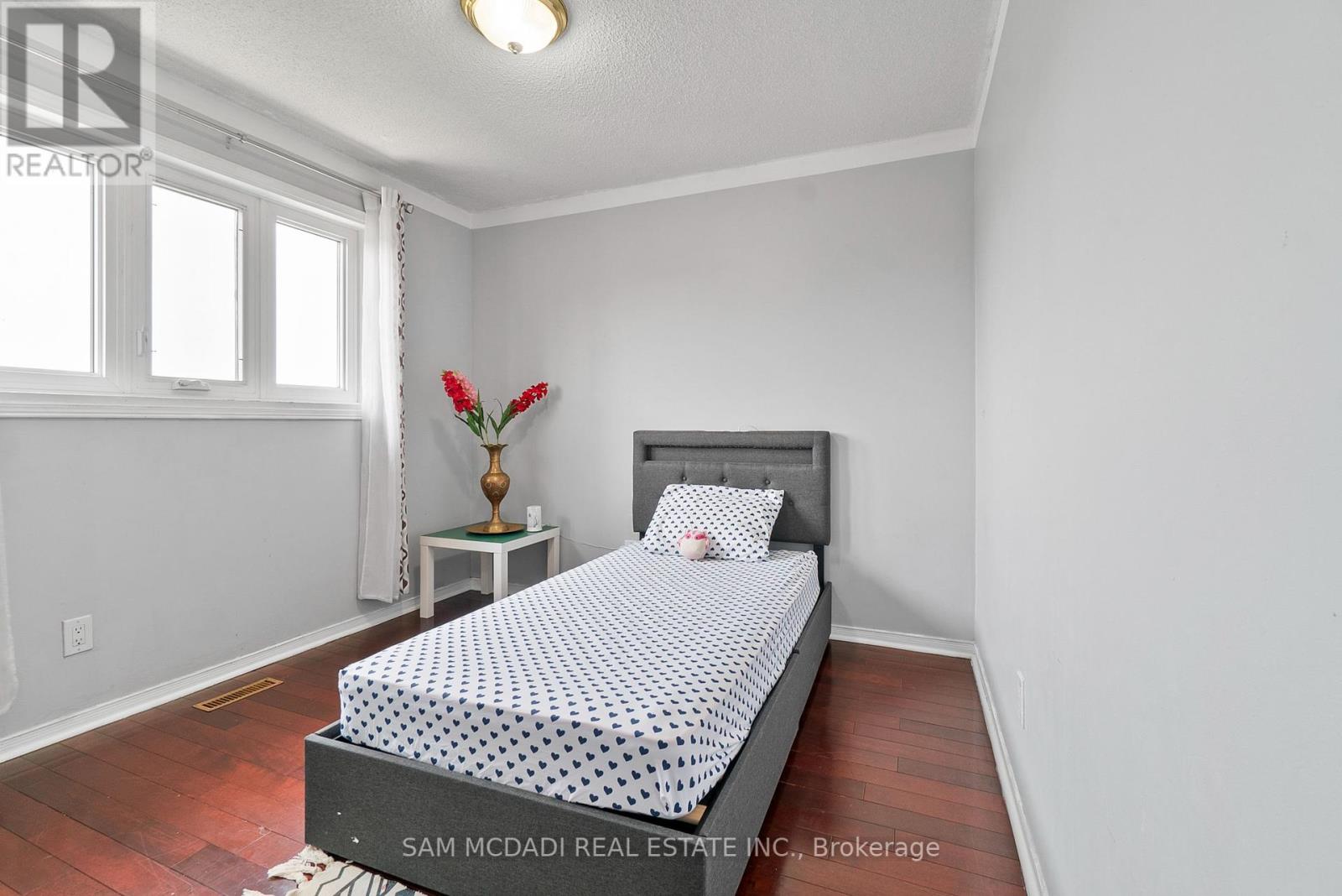 Photo 3 of 45 Cherrytree Drive, Brampton ON