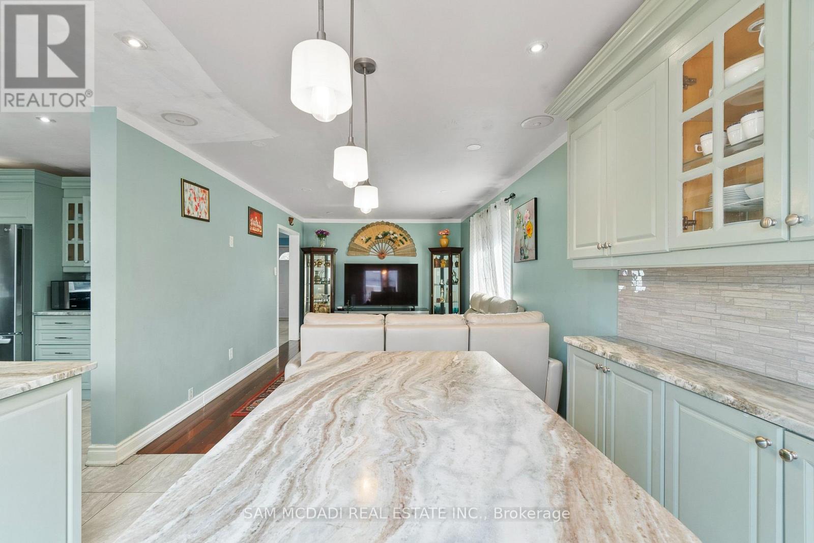 Photo 6 of 45 Cherrytree Drive, Brampton ON