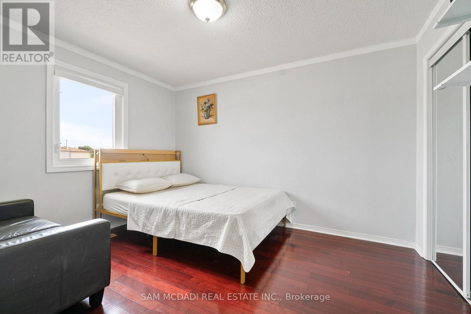 Photo 23 of 45 Cherrytree Drive, Brampton ON