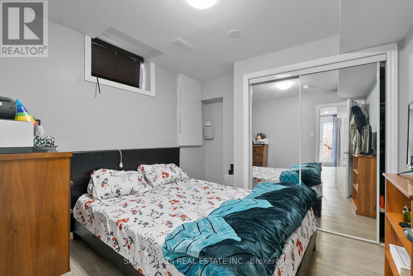 Photo 10 of 45 Cherrytree Drive, Brampton ON