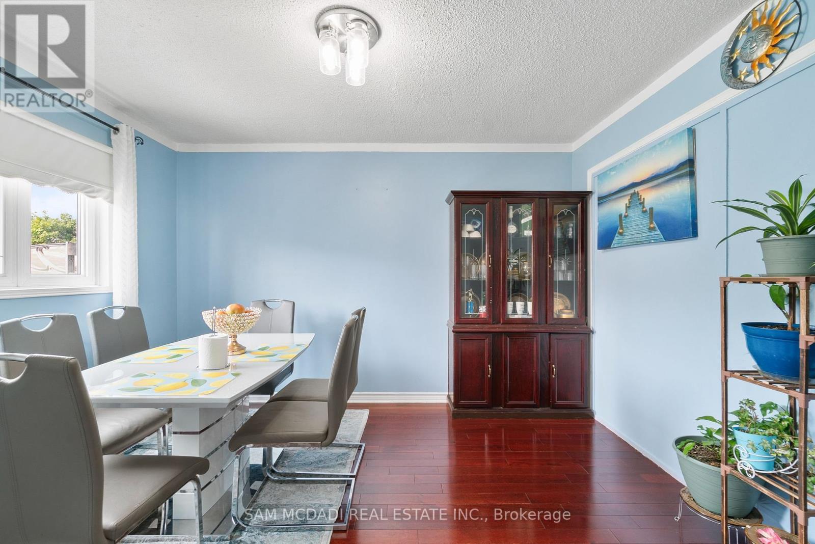 Photo 12 of 45 Cherrytree Drive, Brampton ON