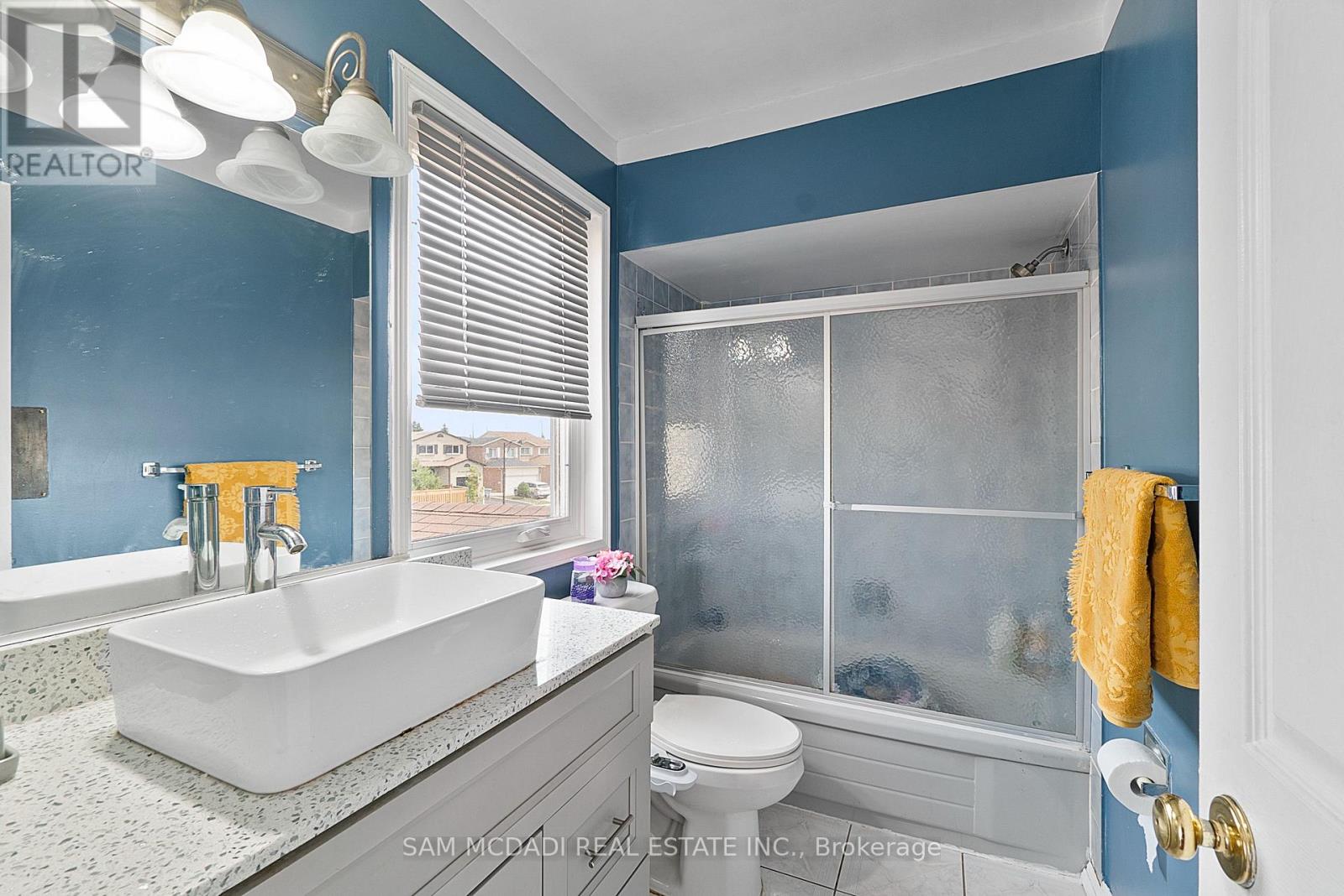 Photo 31 of 45 Cherrytree Drive, Brampton ON