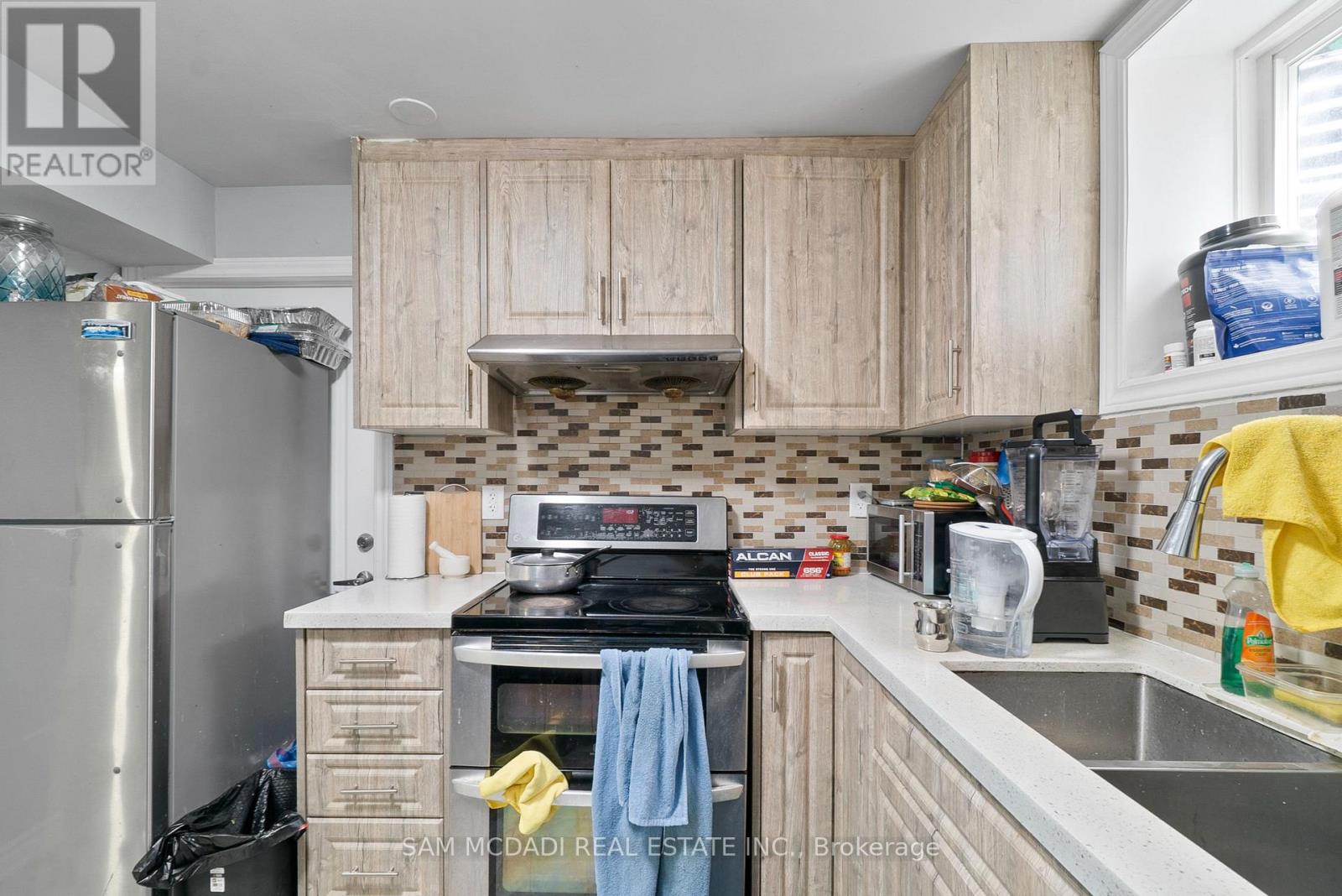 Photo 39 of 45 Cherrytree Drive, Brampton ON