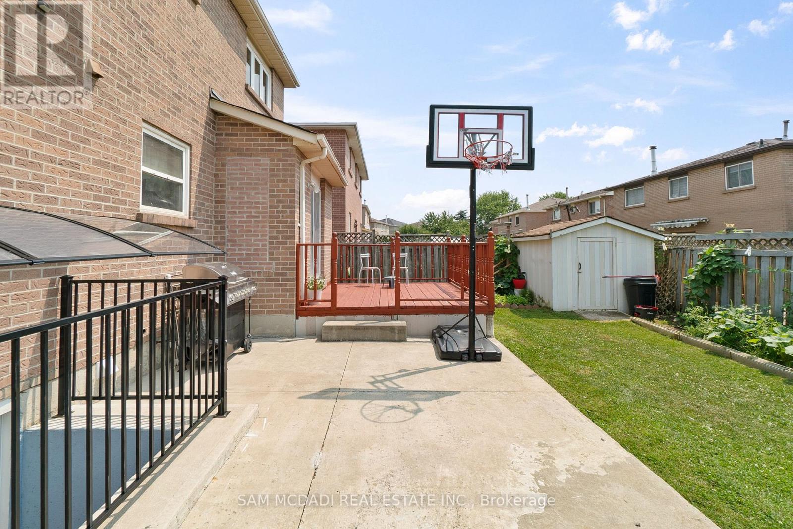 Photo 27 of 45 Cherrytree Drive, Brampton ON