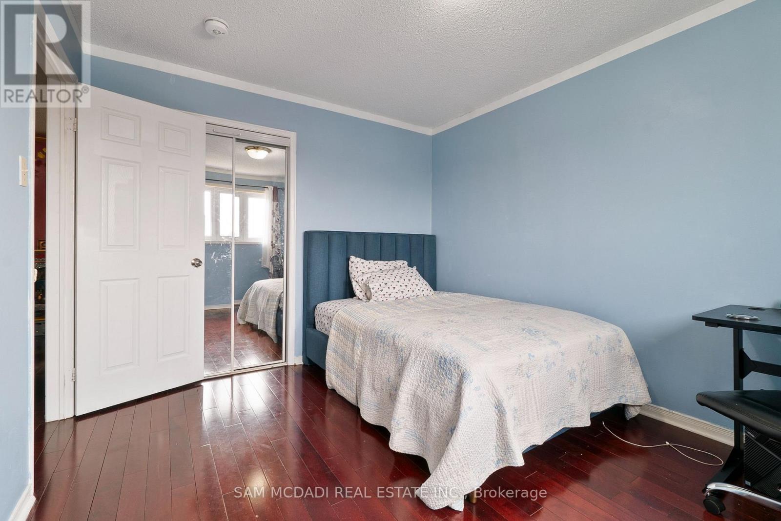 Photo 35 of 45 Cherrytree Drive, Brampton ON