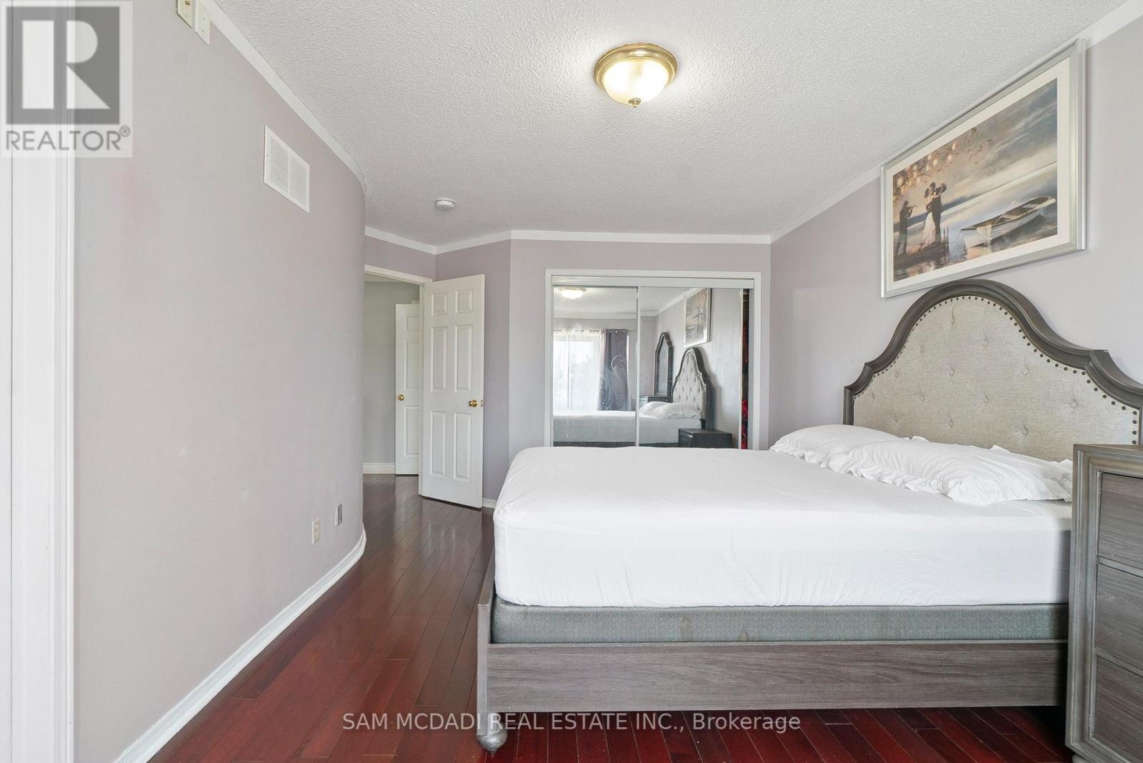 Photo 4 of 45 Cherrytree Drive, Brampton ON