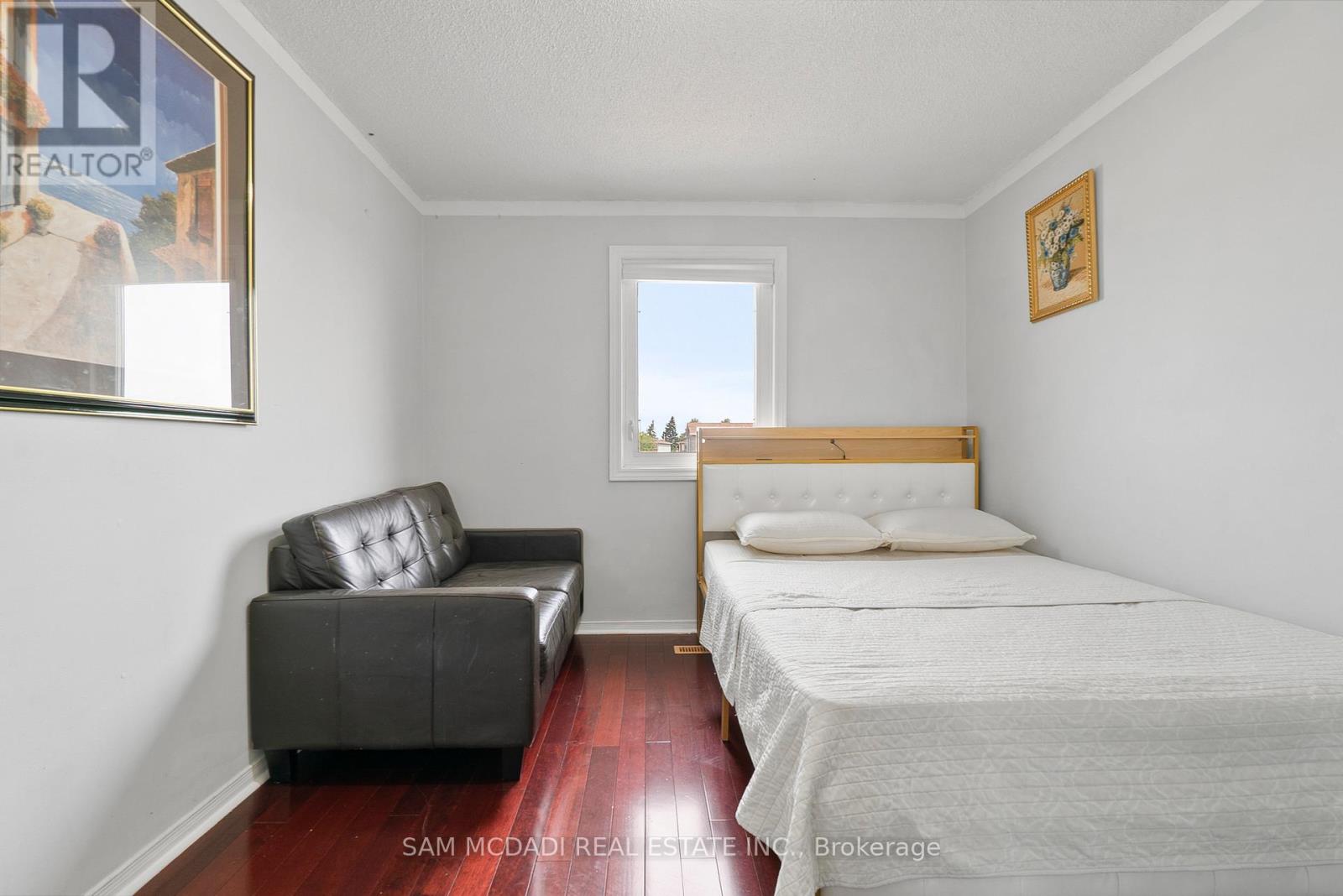 Photo 15 of 45 Cherrytree Drive, Brampton ON