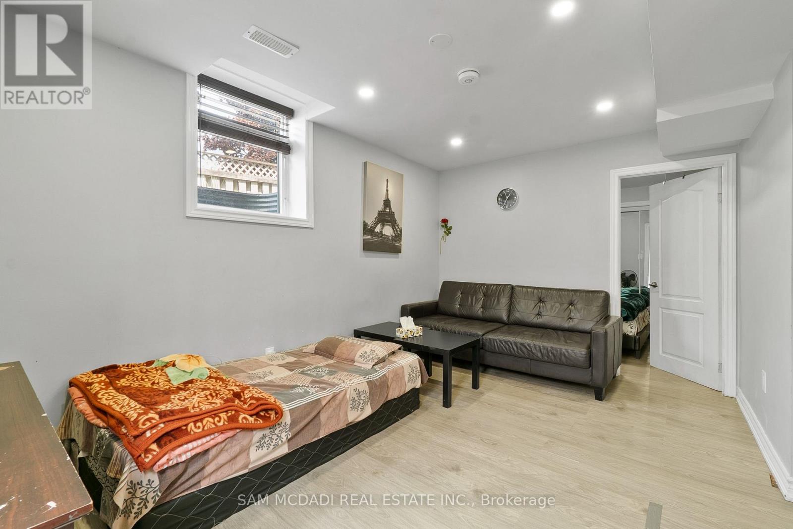 Photo 32 of 45 Cherrytree Drive, Brampton ON