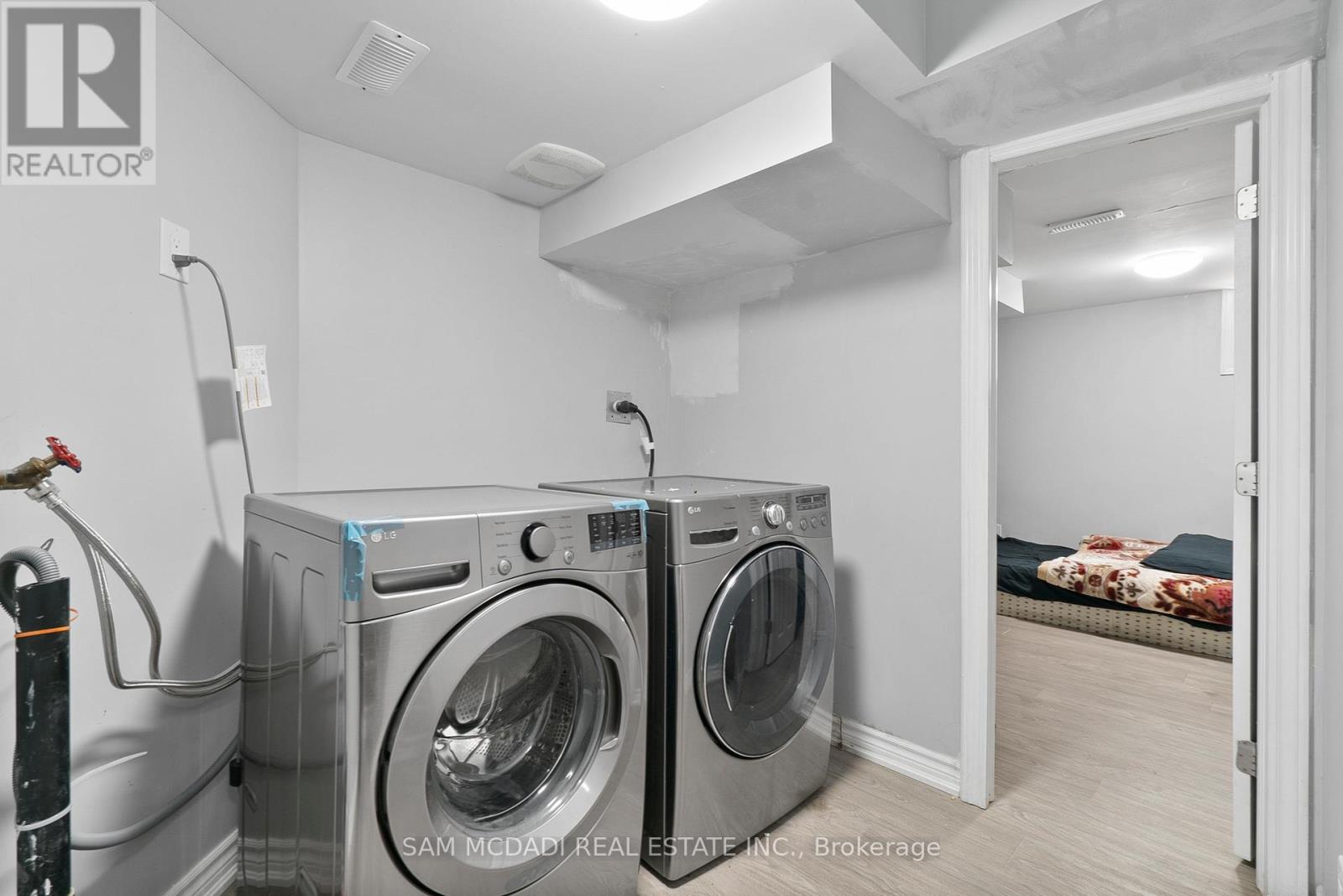 Photo 13 of 45 Cherrytree Drive, Brampton ON