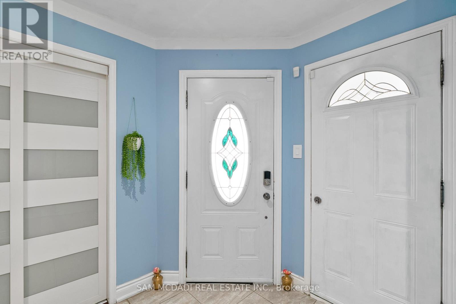 Photo 8 of 45 Cherrytree Drive, Brampton ON
