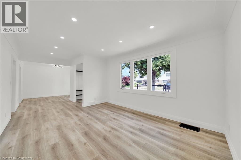 Photo 5 of 45 Sylvia Crescent, Hamilton ON
