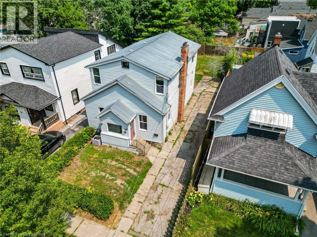 Photo 2 of 68 Henry Street, St Catharines ON