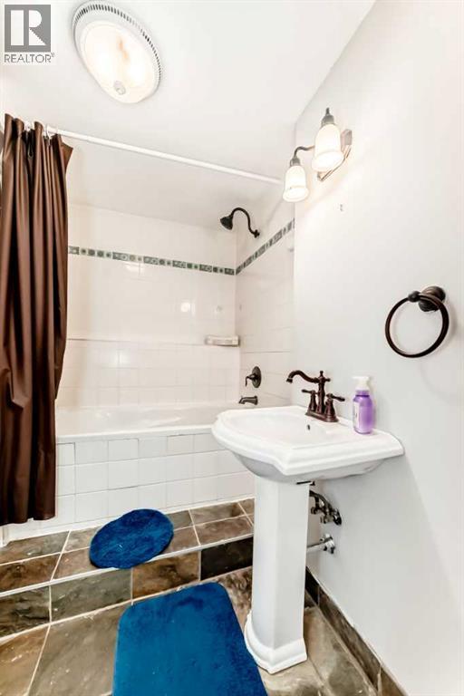 Single Family House 4 Level for Sale in  Coverton Coventry Hills Calgary 