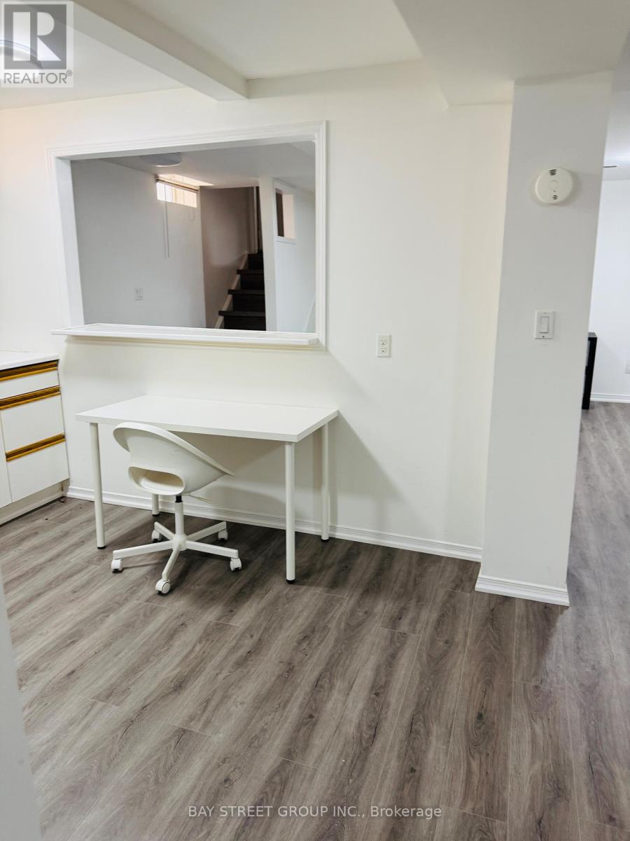 Photo 6 of 150 Savage Spt Bsmt Road, Newmarket ON