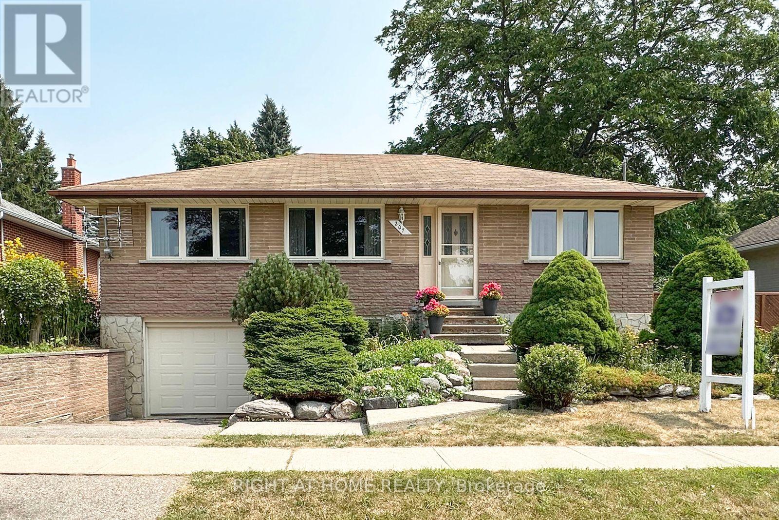 Photo 34 of 207 Hallett Avenue, Whitby ON