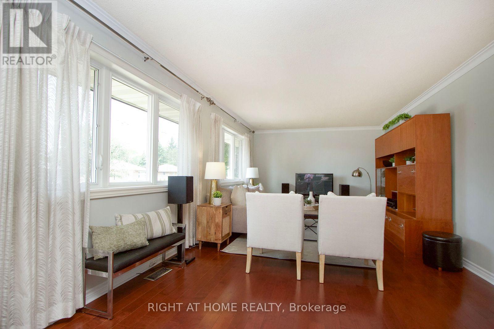 Photo 5 of 207 Hallett Avenue, Whitby ON
