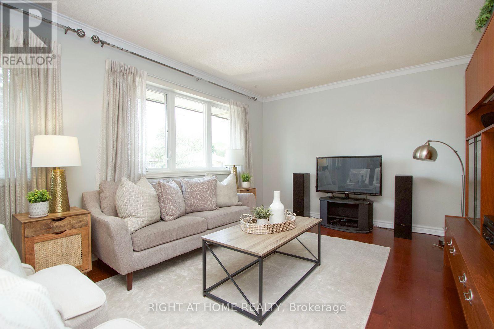 Photo 1 of 207 Hallett Avenue, Whitby ON