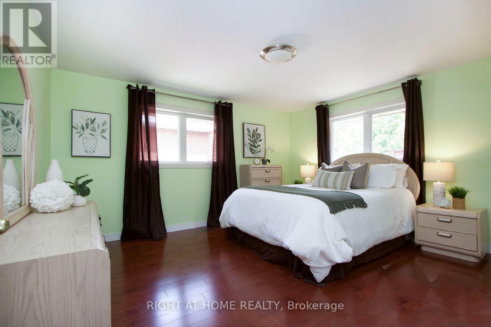 Photo 14 of 207 Hallett Avenue, Whitby ON