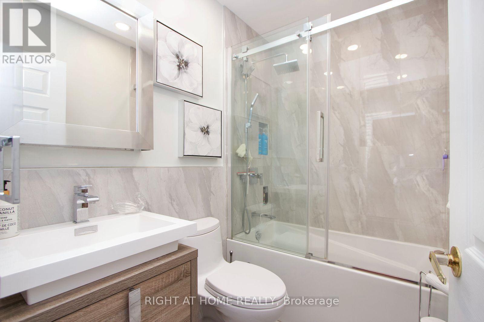 Photo 11 of 207 Hallett Avenue, Whitby ON