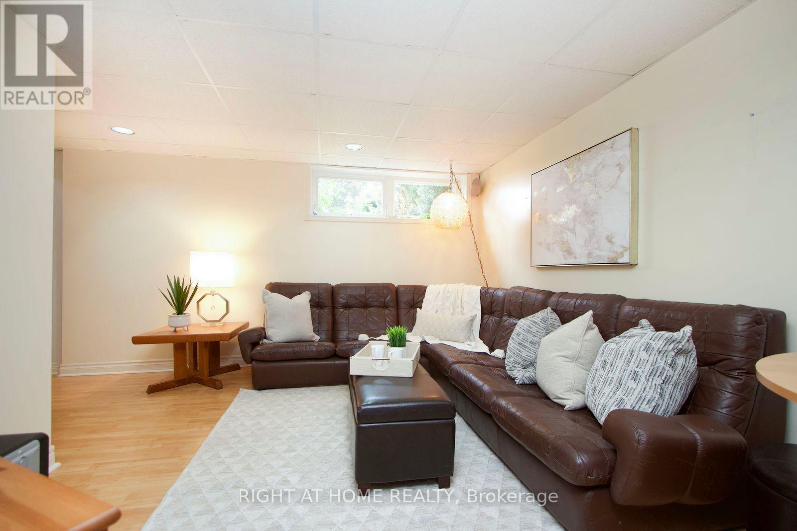 Photo 10 of 207 Hallett Avenue, Whitby ON