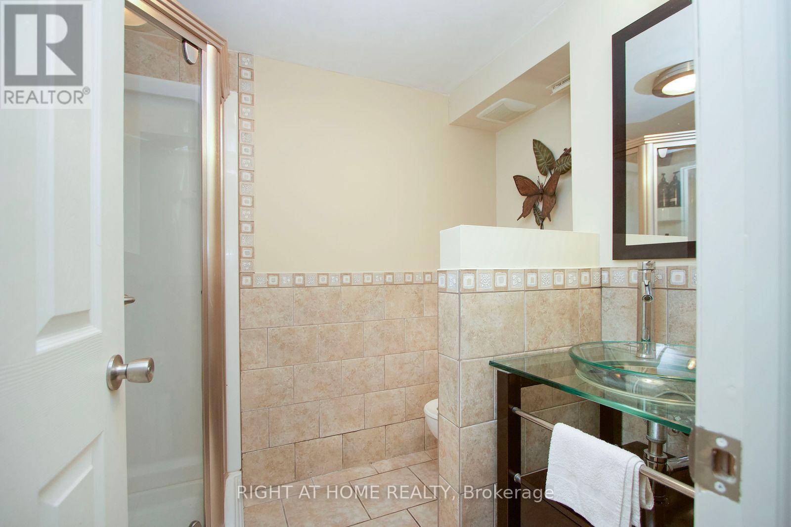 Photo 15 of 207 Hallett Avenue, Whitby ON