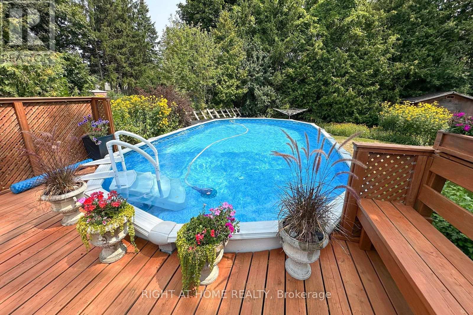 Photo 30 of 207 Hallett Avenue, Whitby ON