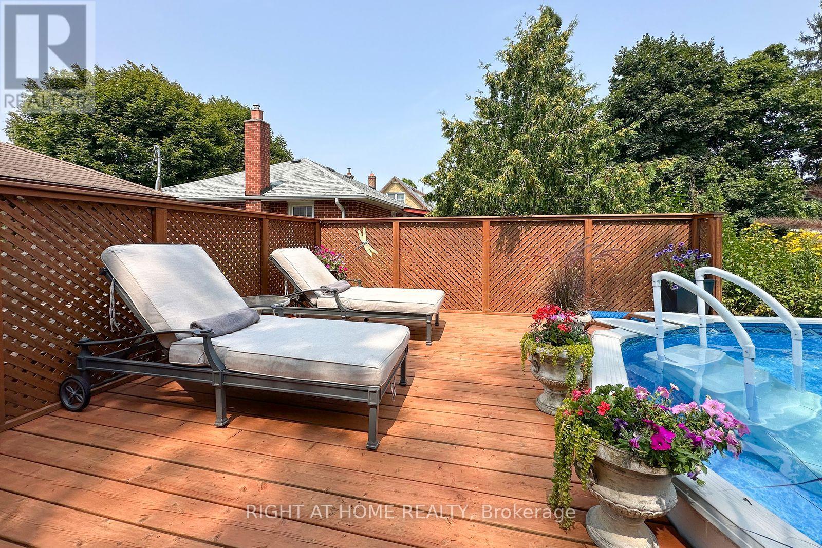 Photo 22 of 207 Hallett Avenue, Whitby ON