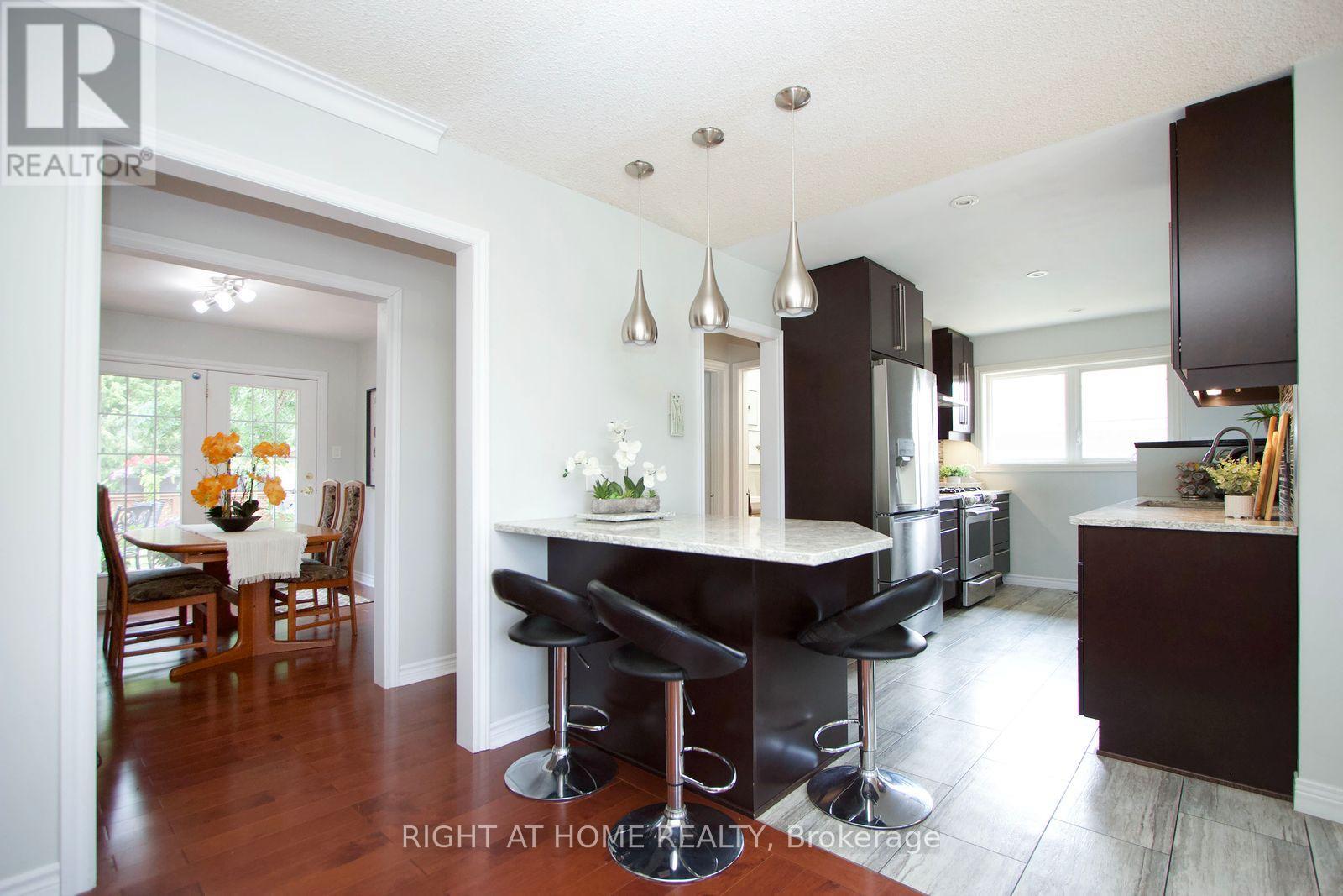 Photo 29 of 207 Hallett Avenue, Whitby ON