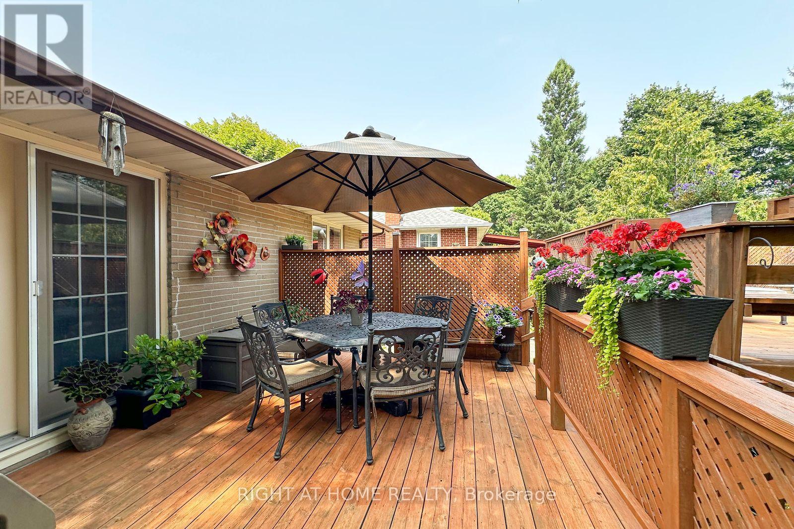 Photo 32 of 207 Hallett Avenue, Whitby ON