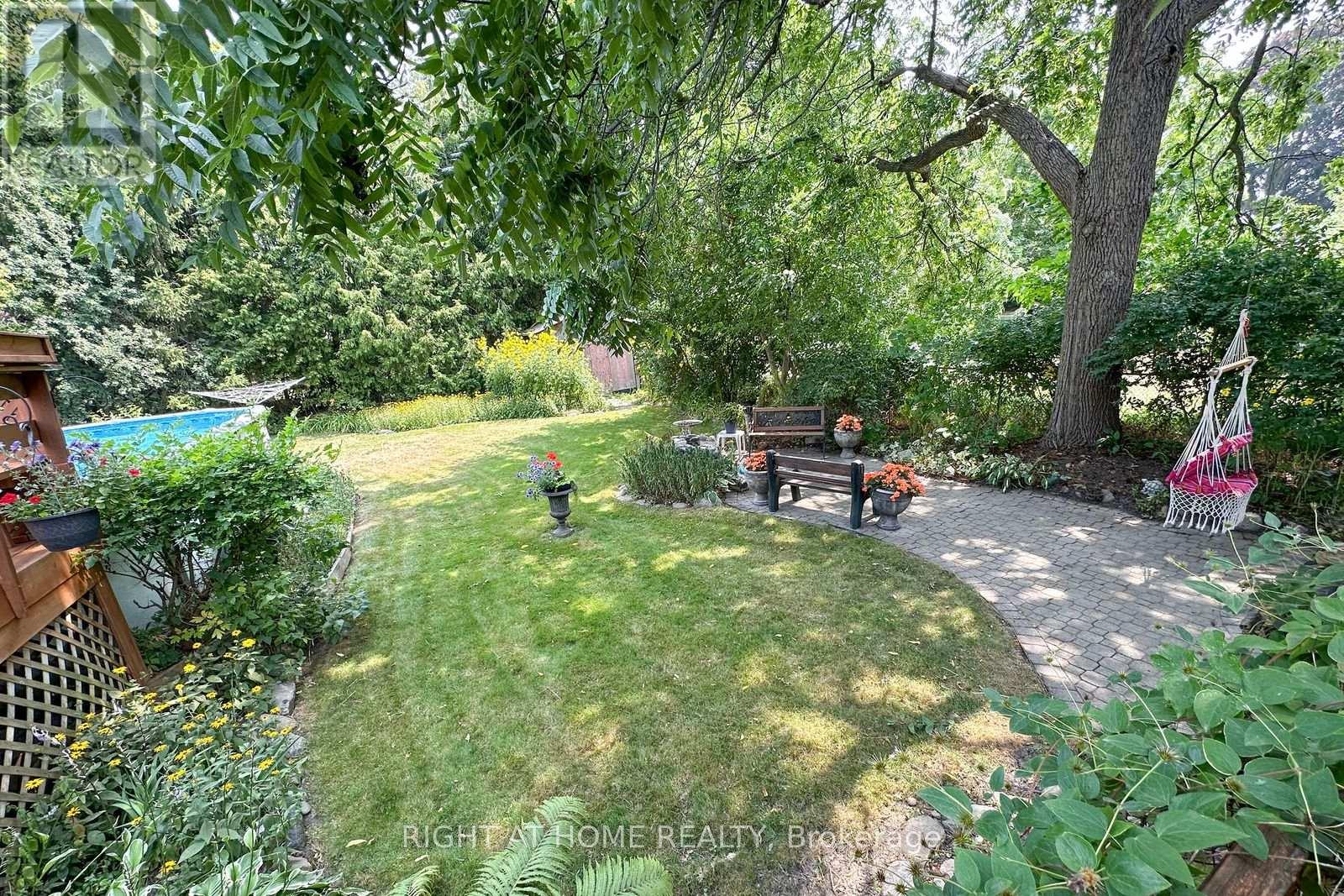 Photo 25 of 207 Hallett Avenue, Whitby ON