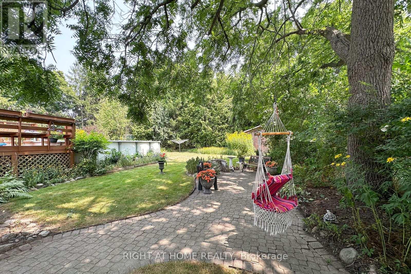 Photo 31 of 207 Hallett Avenue, Whitby ON