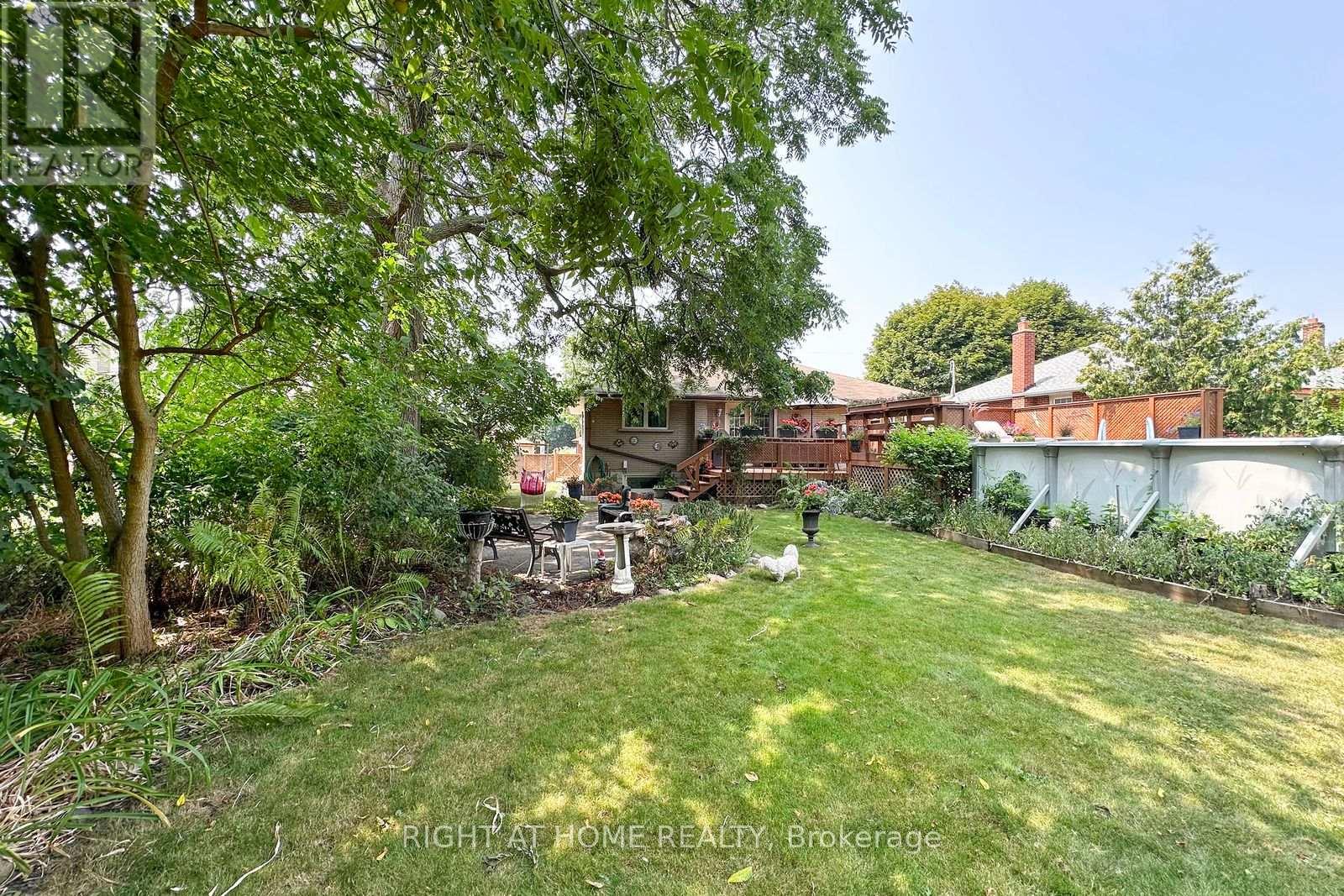Photo 26 of 207 Hallett Avenue, Whitby ON