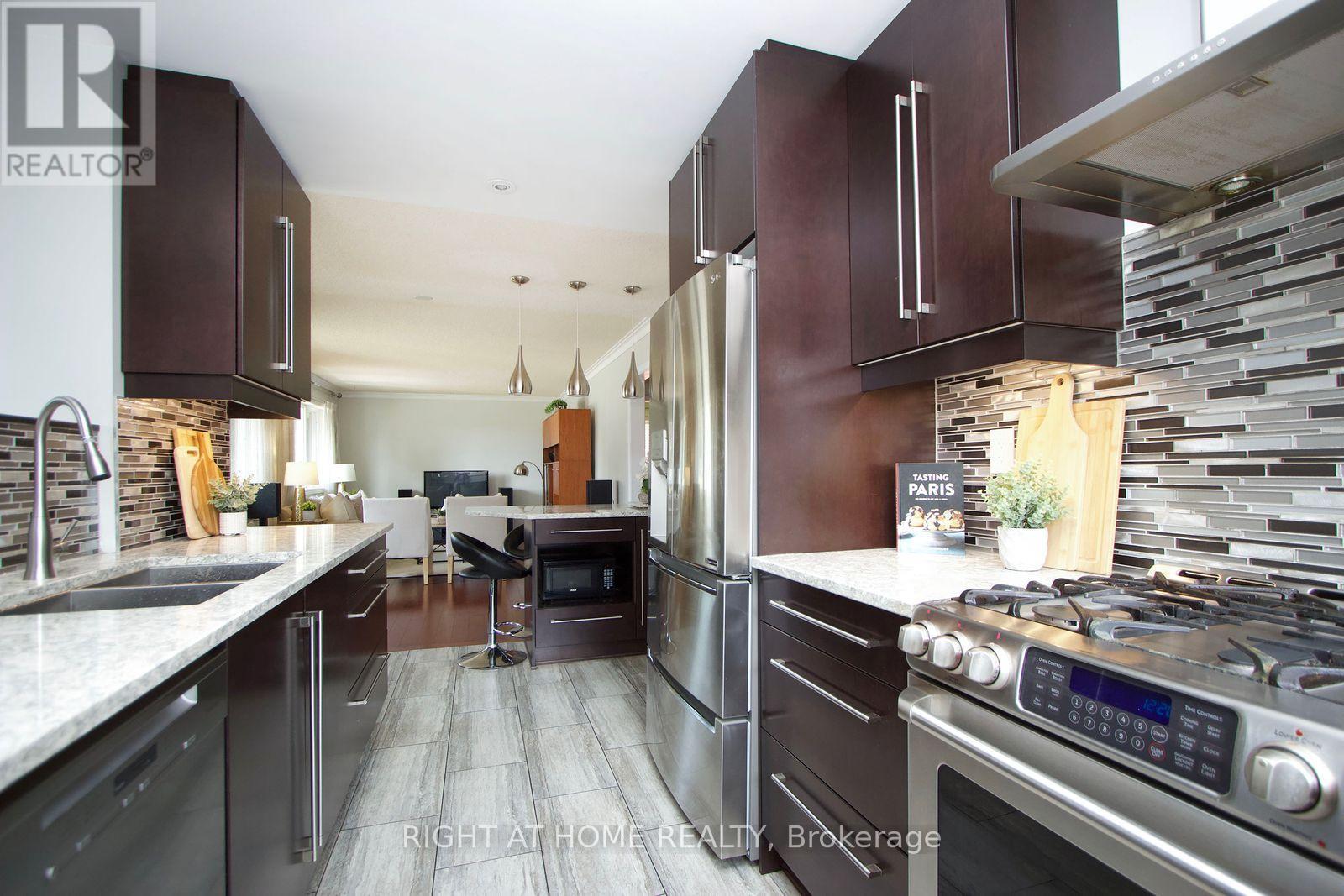 Photo 3 of 207 Hallett Avenue, Whitby ON