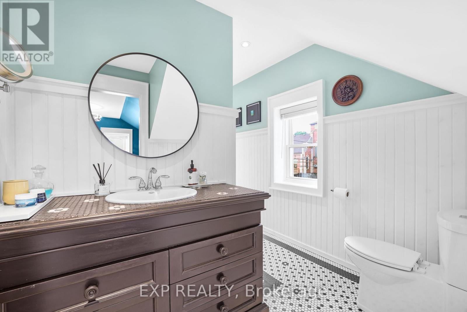 Photo 28 of 20 Elgin Street S, Halton Hills ON