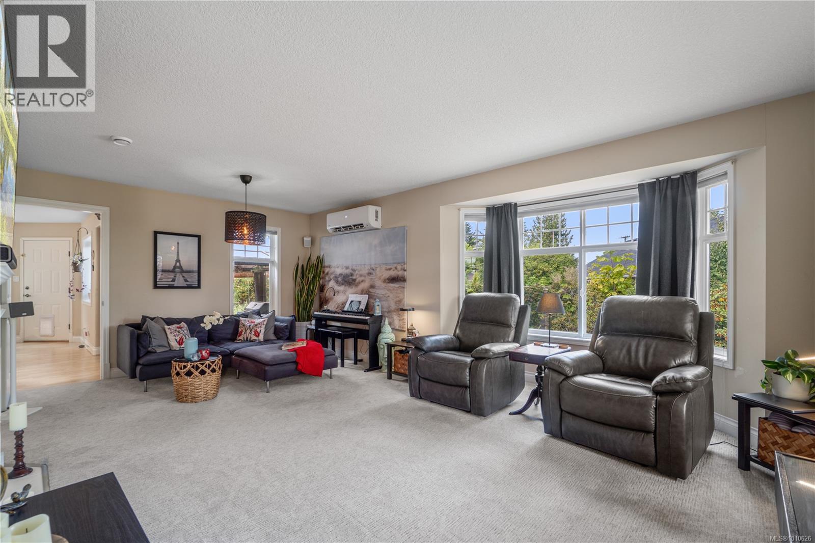 Photo 5 of 797 Temple St, Parksville BC