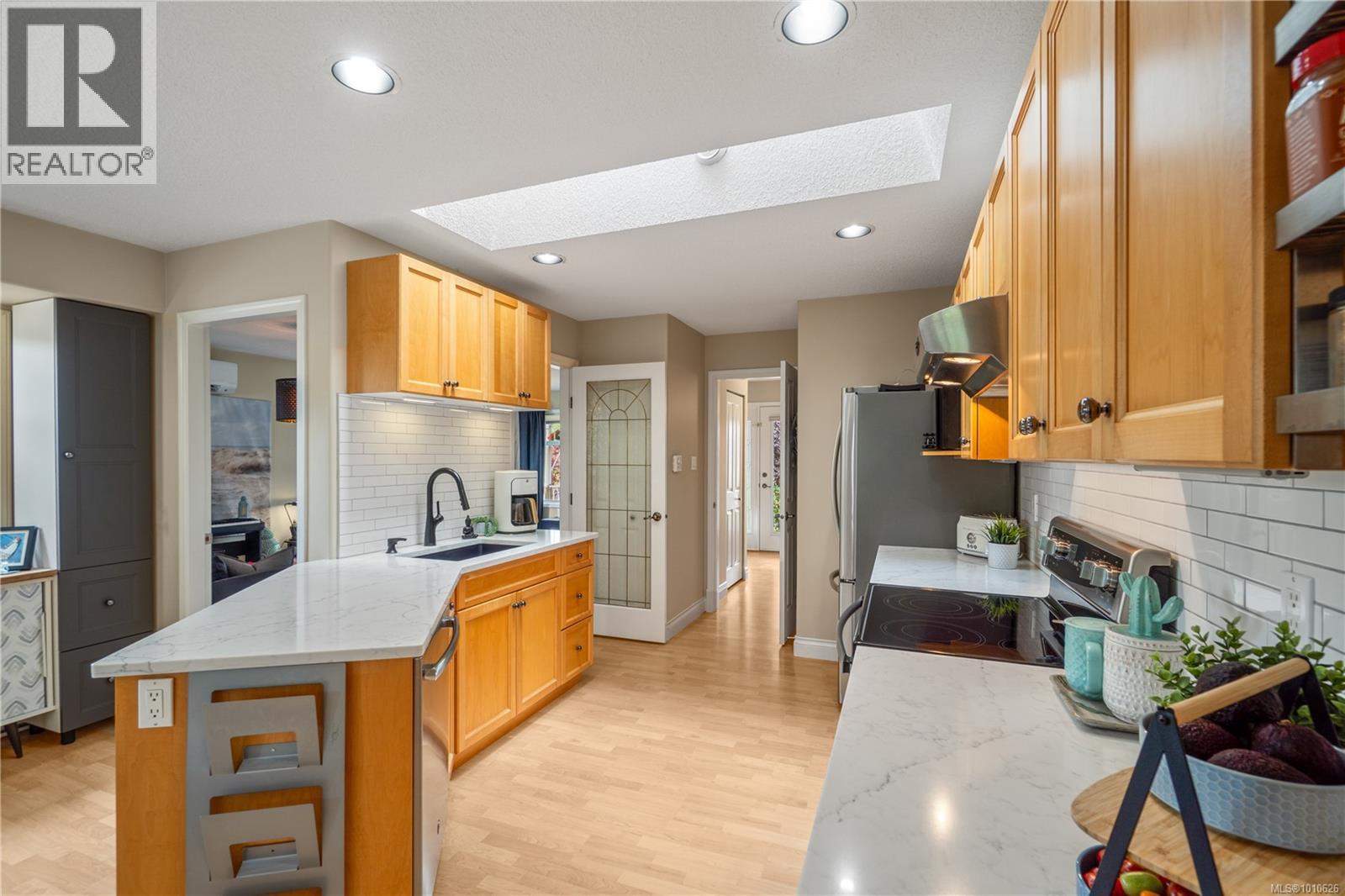 Photo 37 of 797 Temple St, Parksville BC