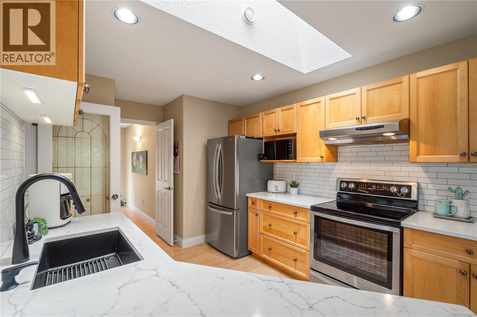 Photo 12 of 797 Temple St, Parksville BC