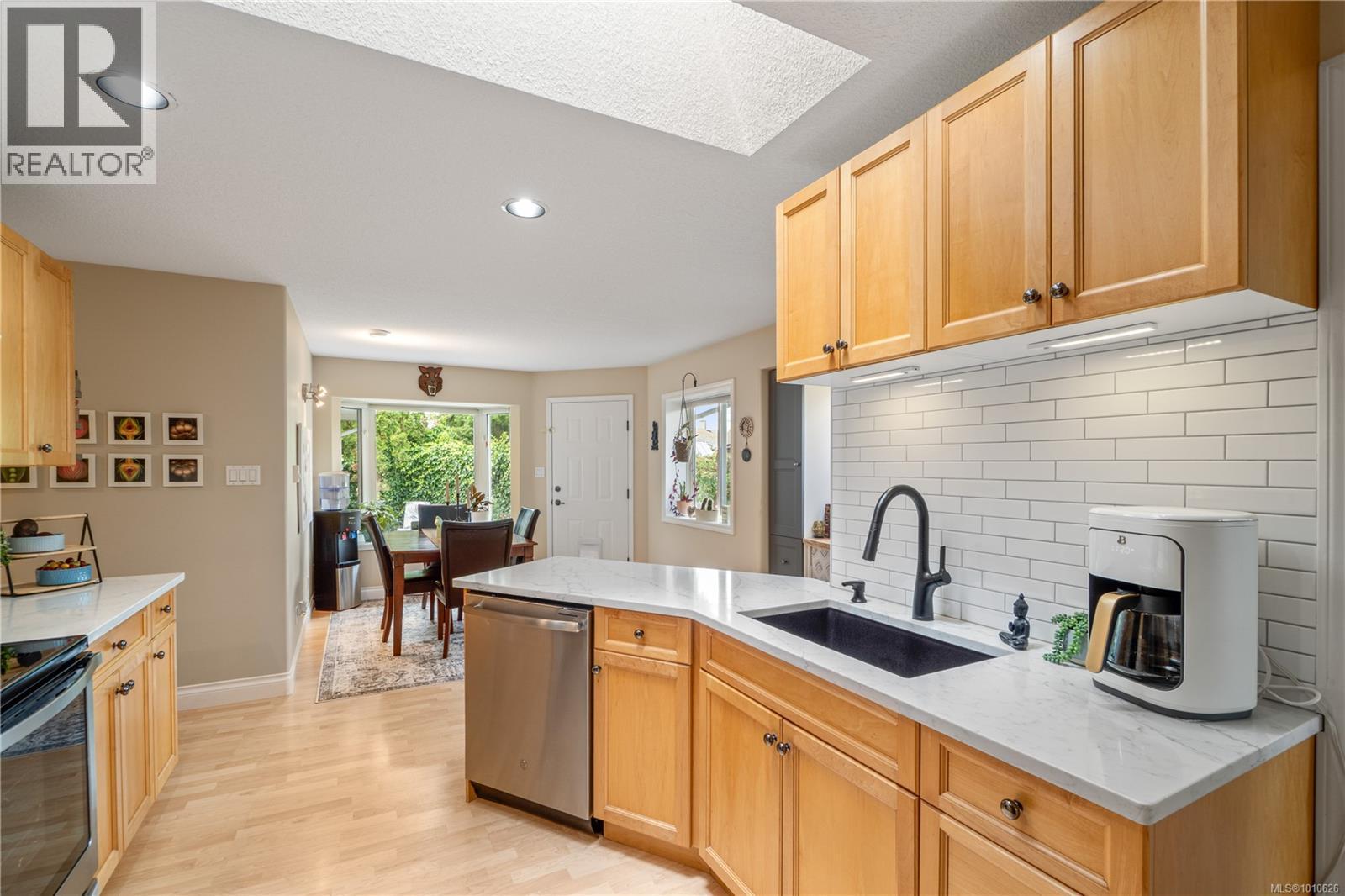 Photo 3 of 797 Temple St, Parksville BC