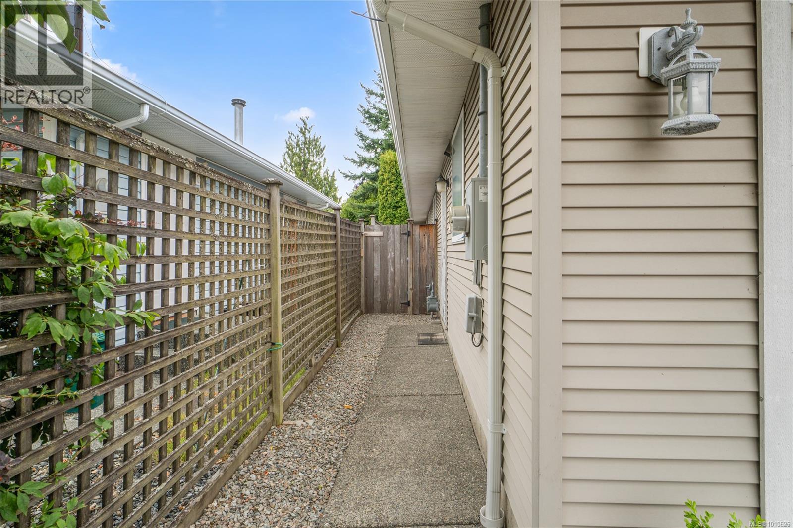 Photo 29 of 797 Temple St, Parksville BC