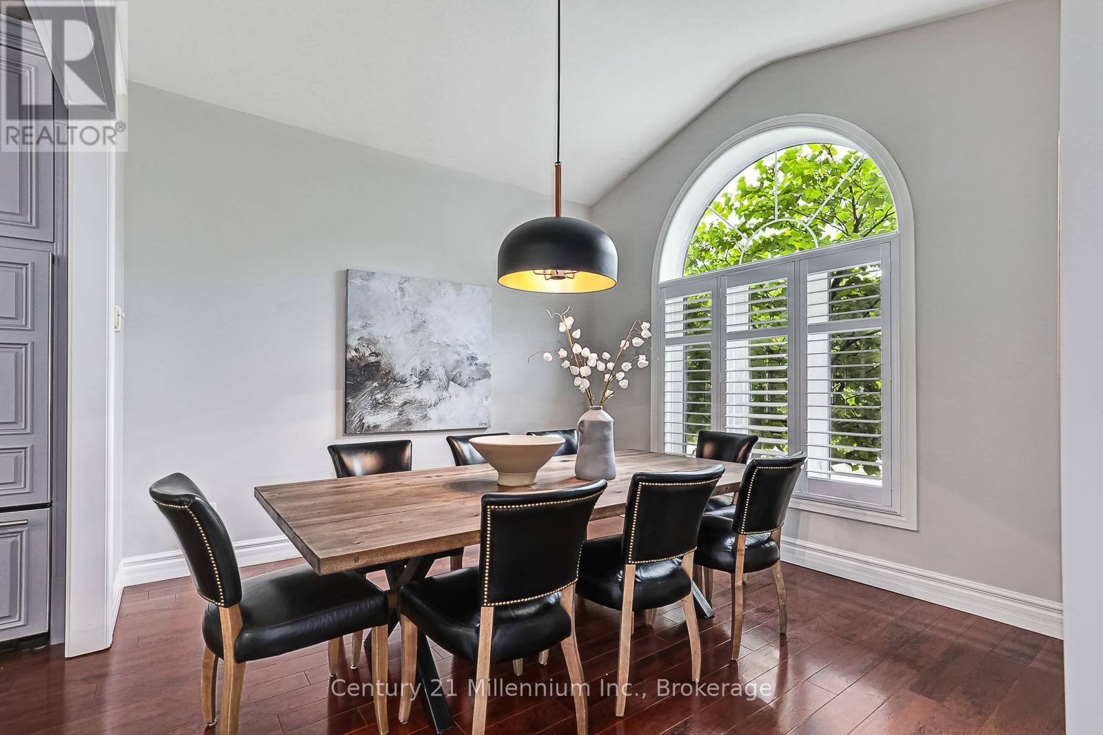 Photo 12 of 112 Cortina Crescent, Blue Mountains ON