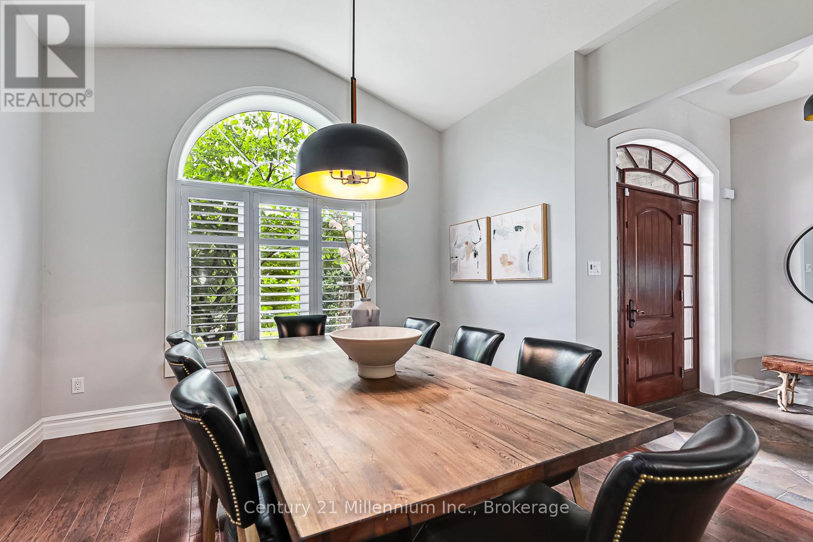 Photo 13 of 112 Cortina Crescent, Blue Mountains ON