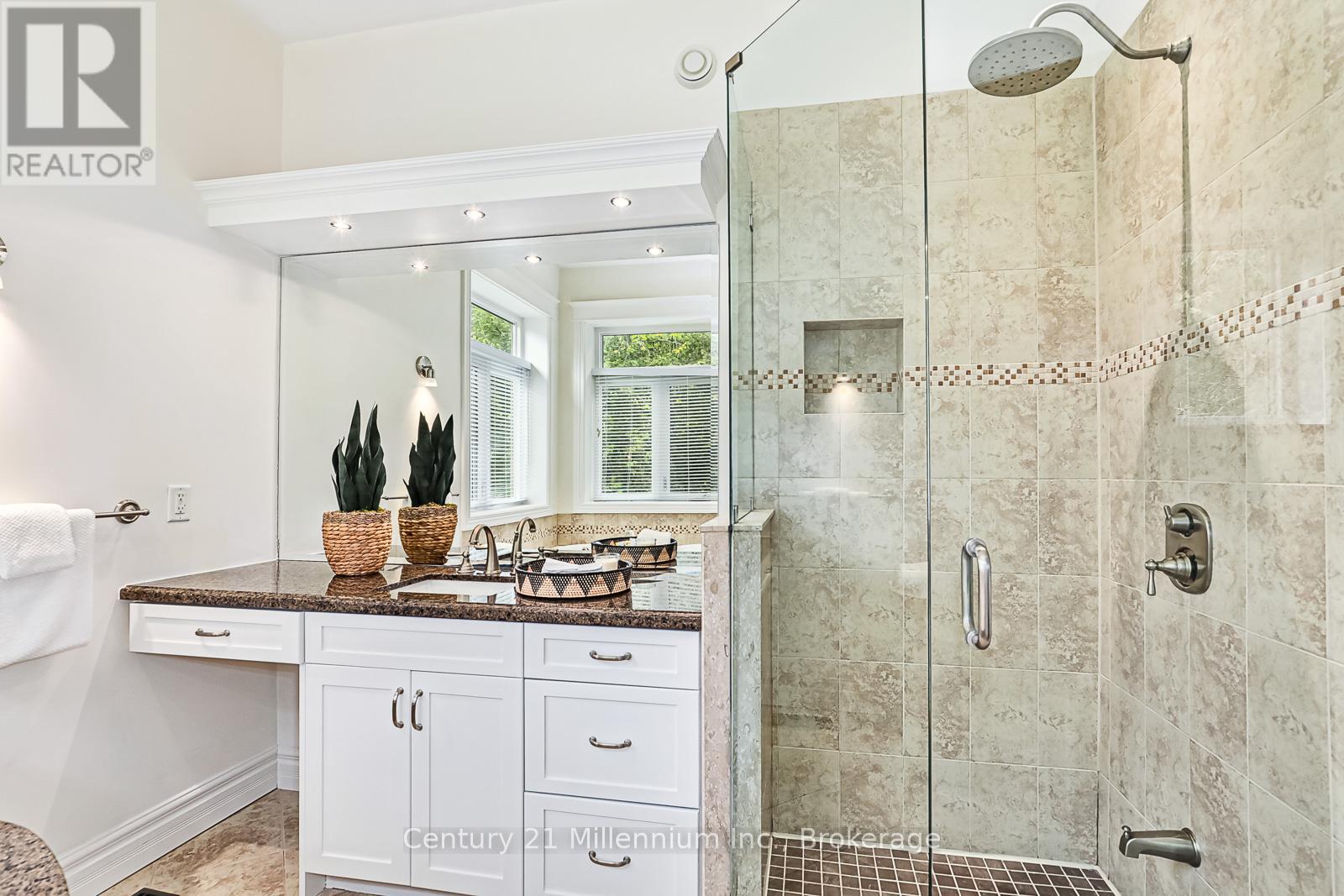Photo 23 of 112 Cortina Crescent, Blue Mountains ON