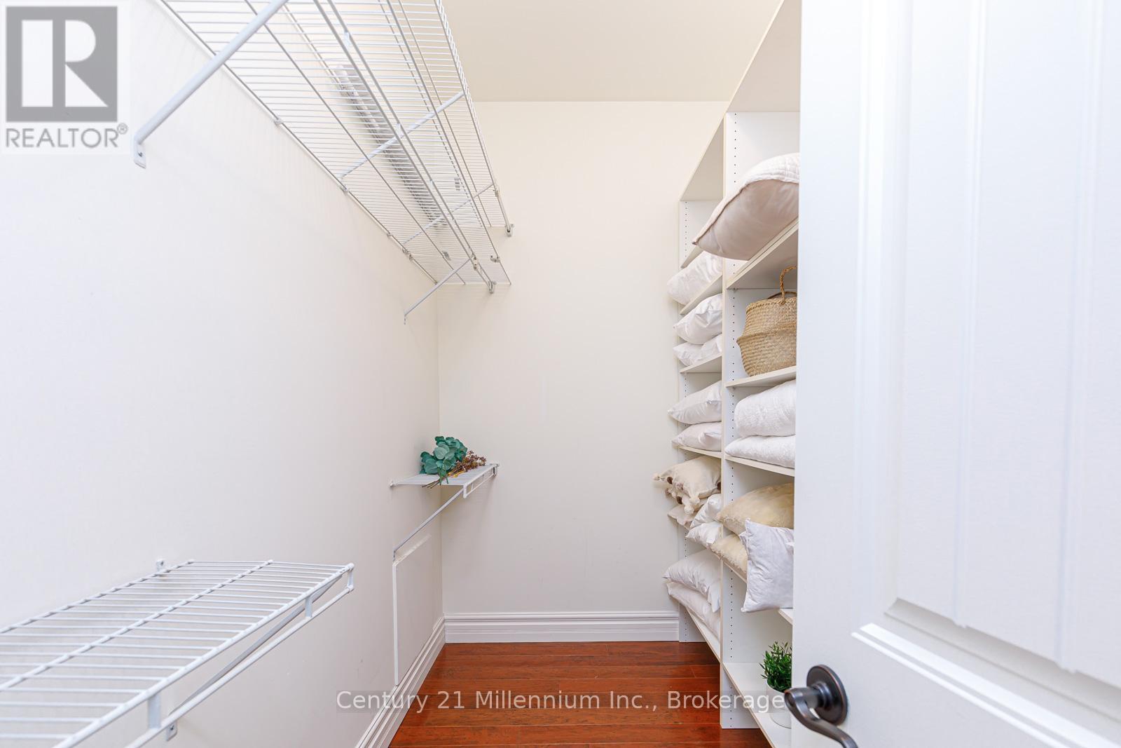 Photo 25 of 112 Cortina Crescent, Blue Mountains ON