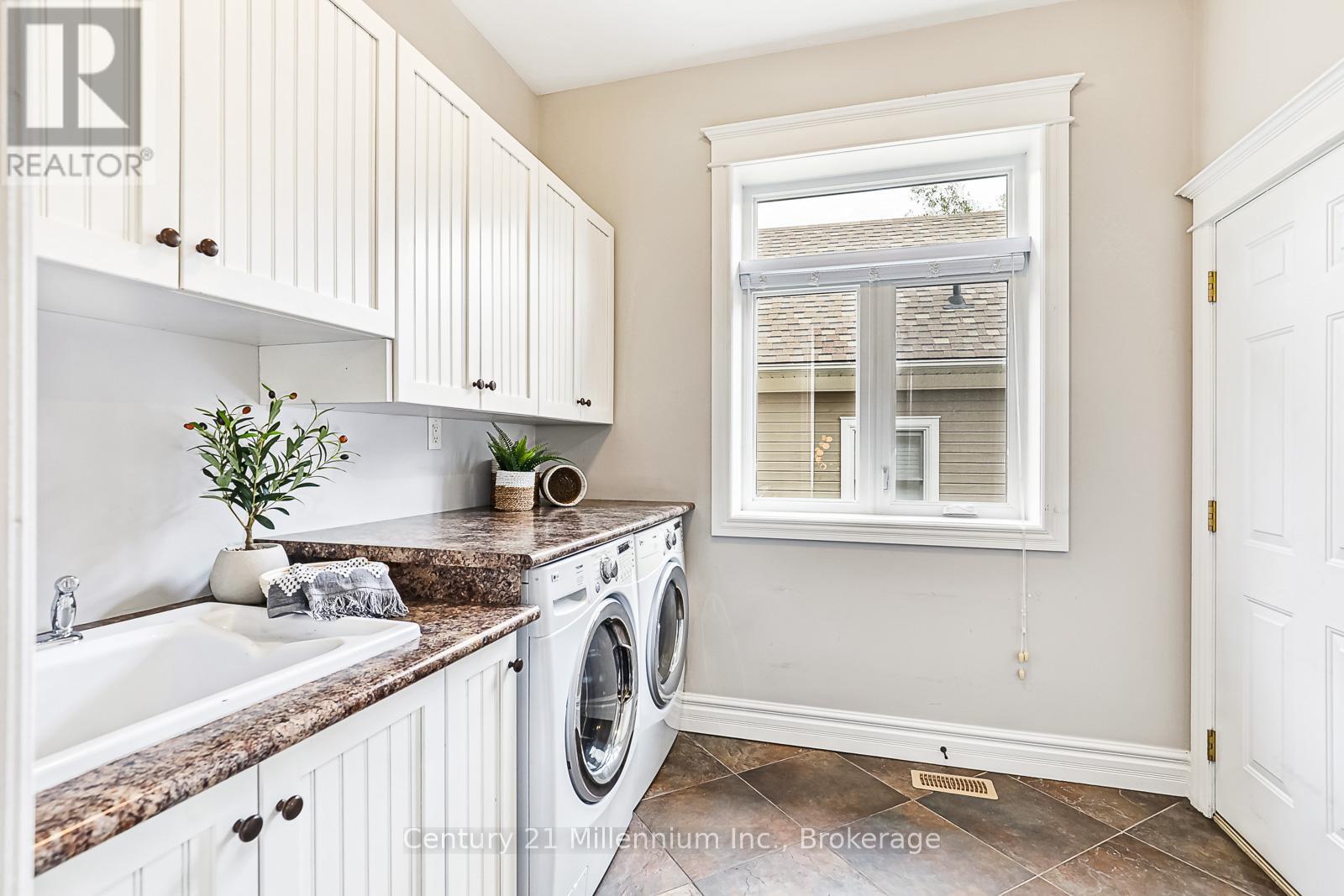 Photo 26 of 112 Cortina Crescent, Blue Mountains ON