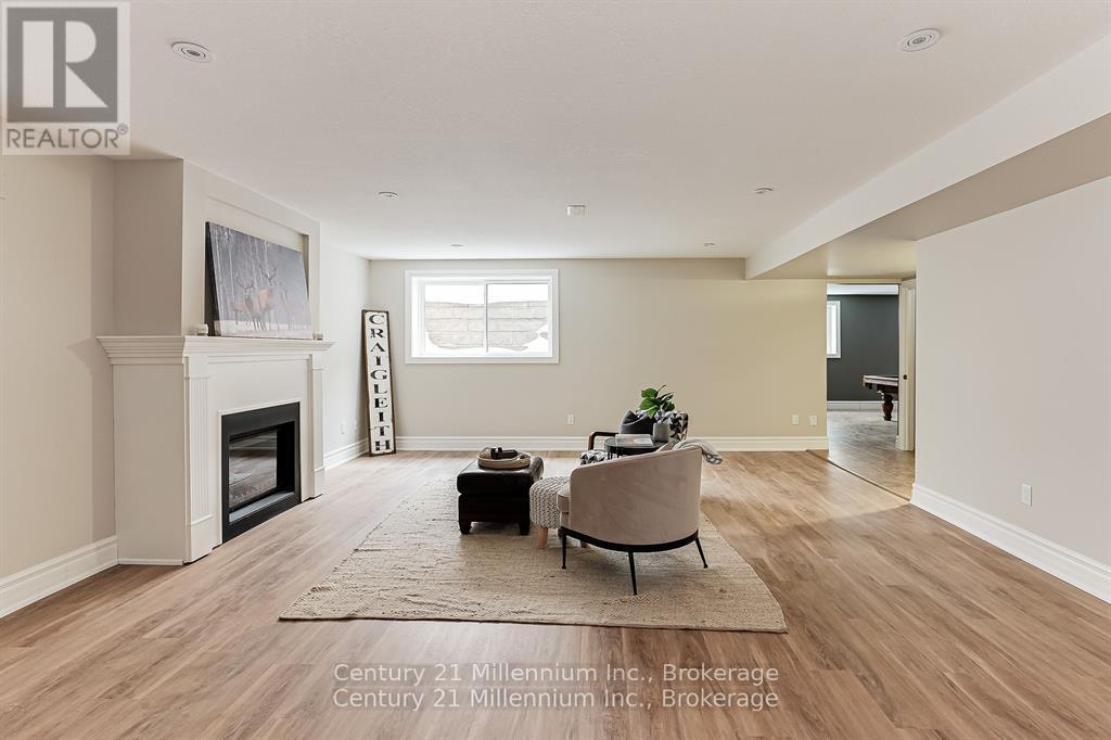 Photo 28 of 112 Cortina Crescent, Blue Mountains ON