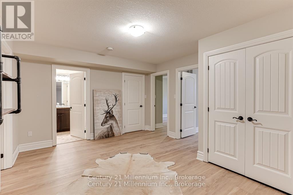 Photo 29 of 112 Cortina Crescent, Blue Mountains ON