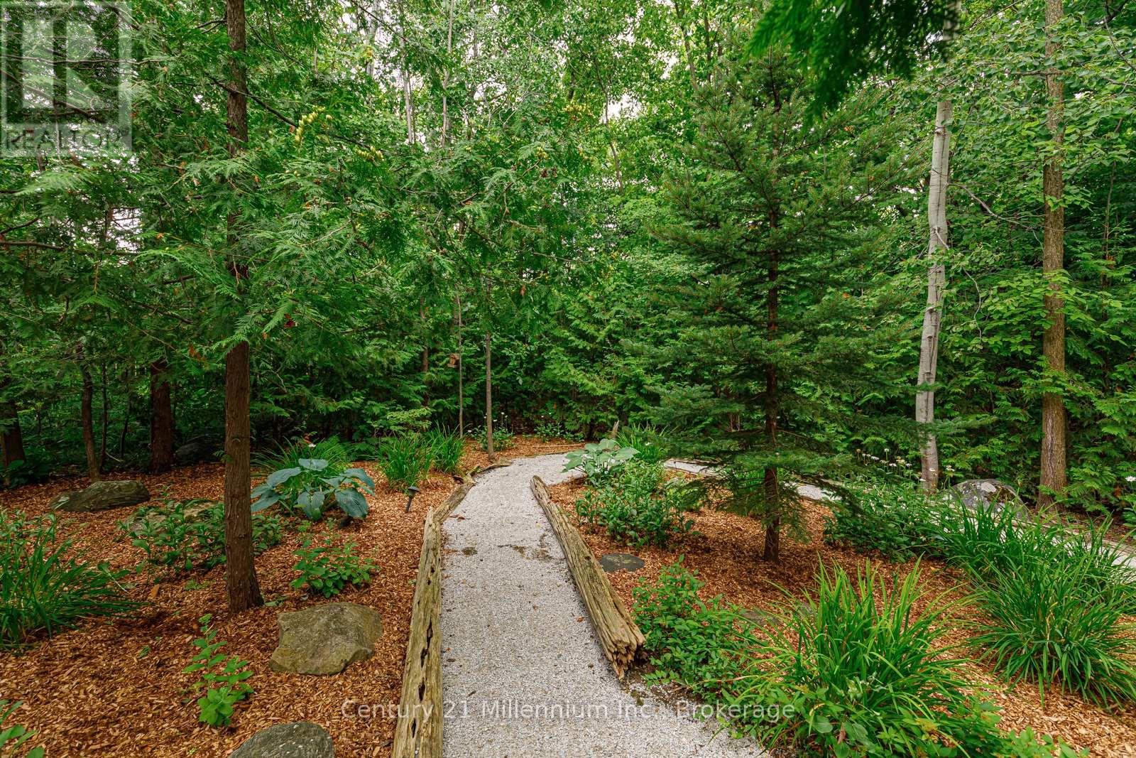 Photo 38 of 112 Cortina Crescent, Blue Mountains ON